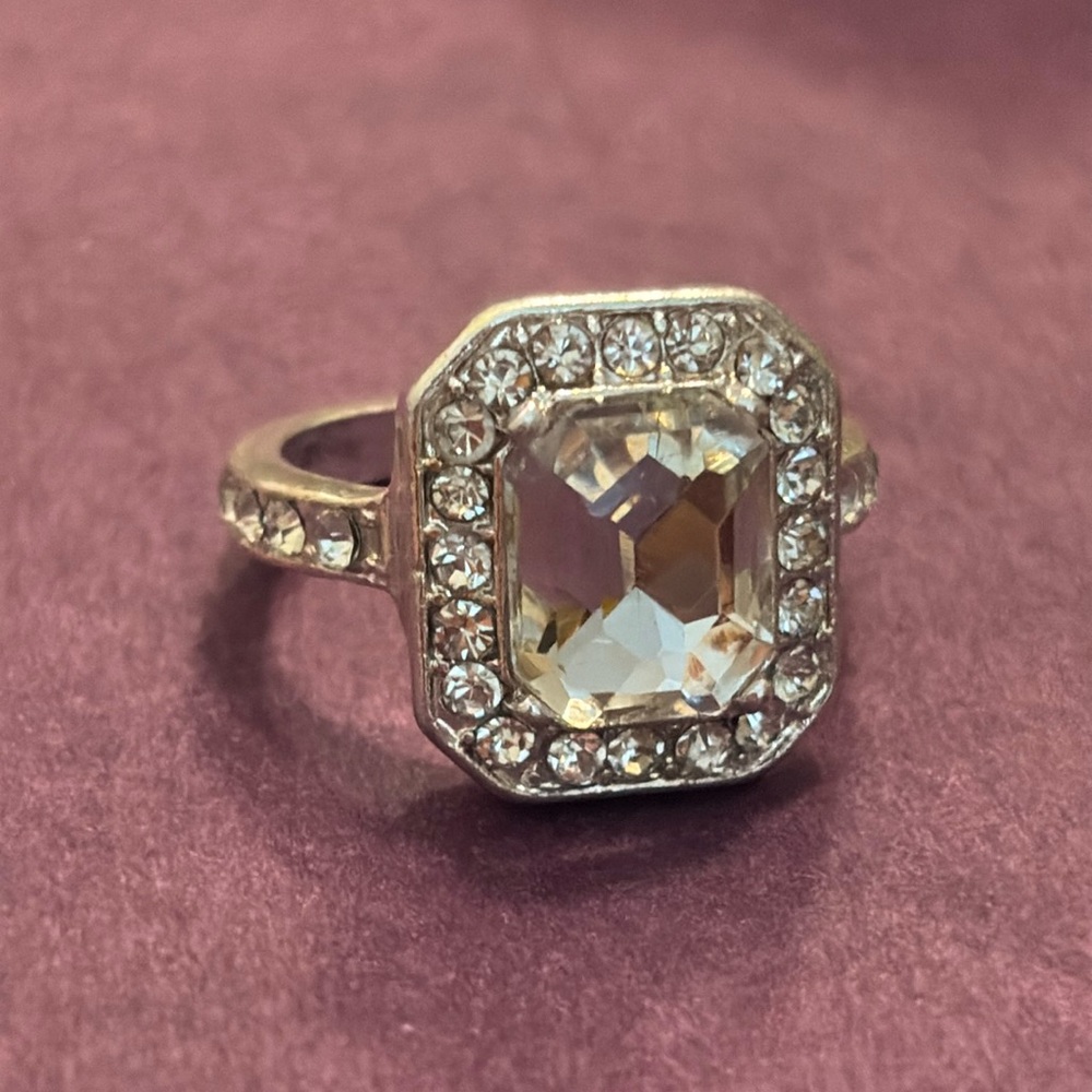 Size 7 costume rhinestone ring